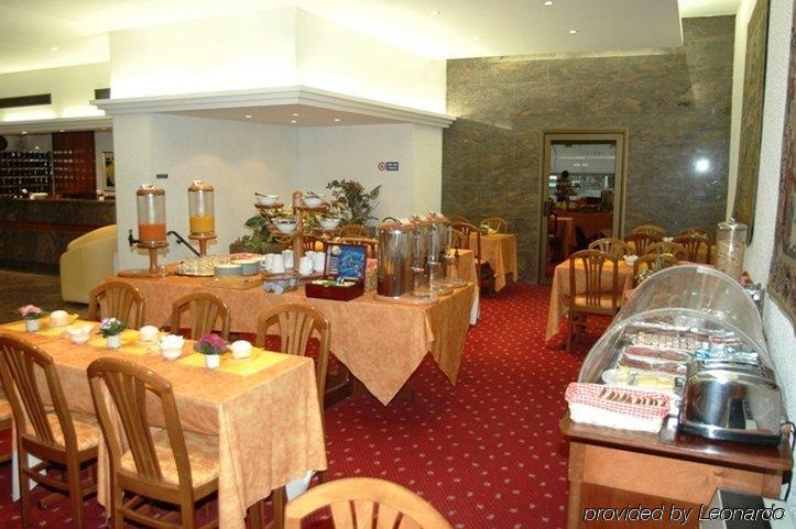 安格勒特里格勒诺布尔中心酒店 餐厅 照片